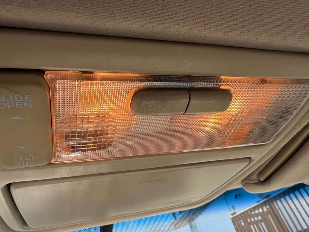 2000 Toyota Avalon Image 16