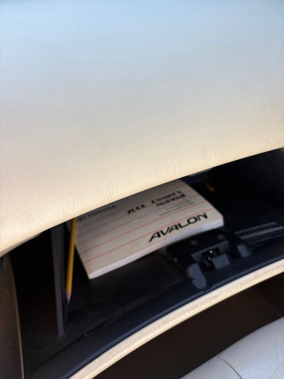 2000 Toyota Avalon Image 22