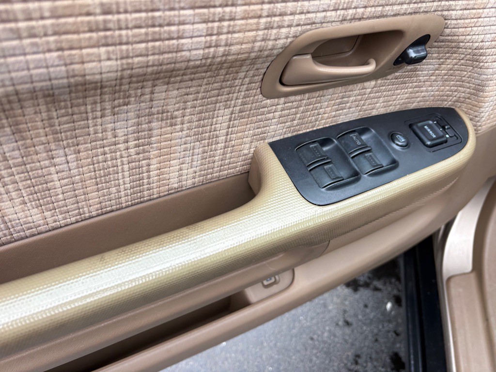 2004 Honda CR-V Image 17