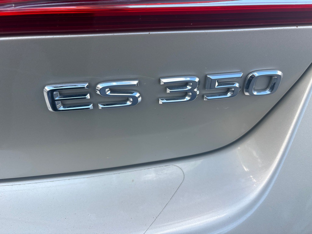 2010 Lexus ES Image 7