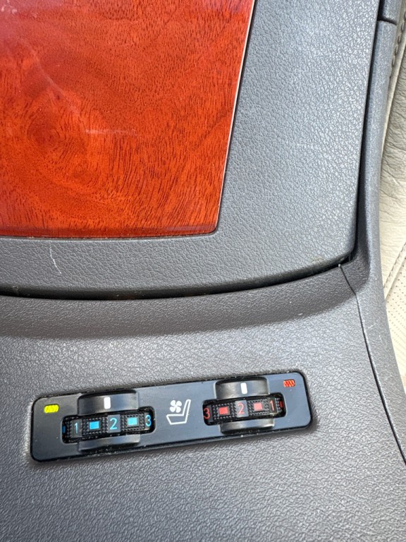 2010 Lexus ES Image 19