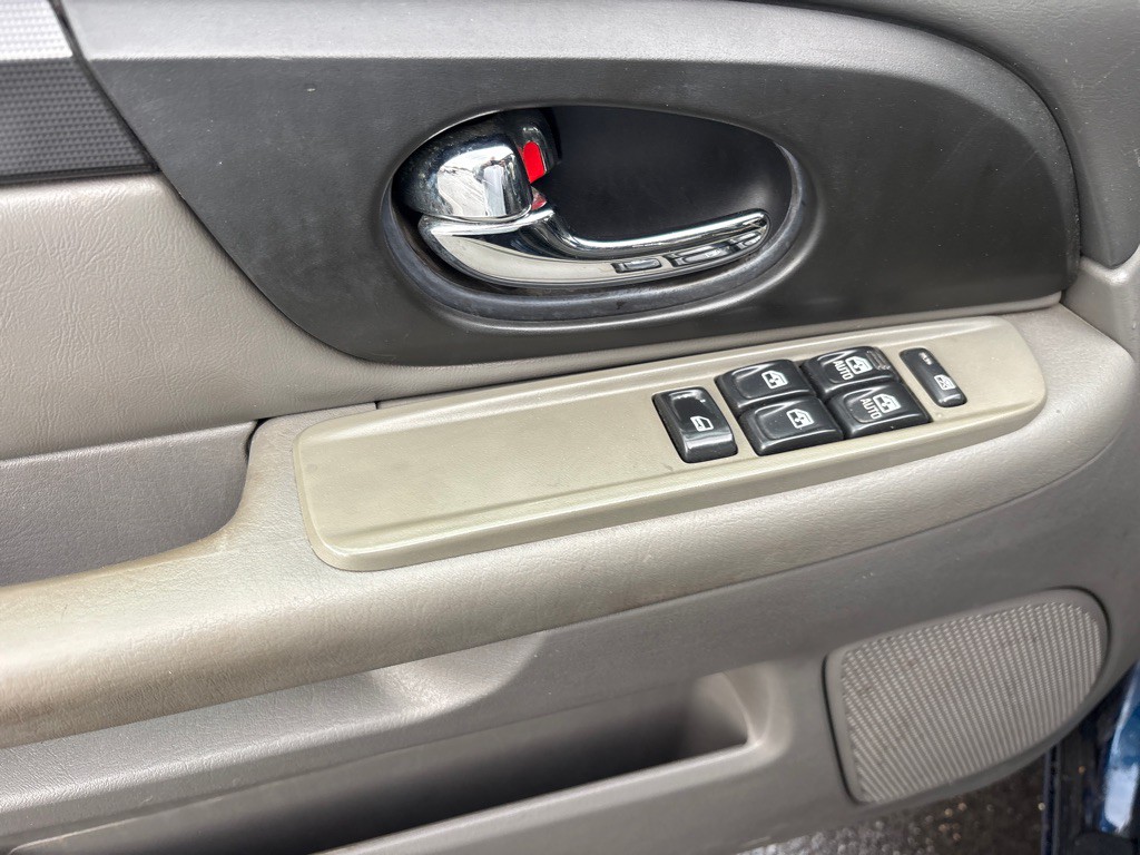 2004 GMC Envoy Image 12