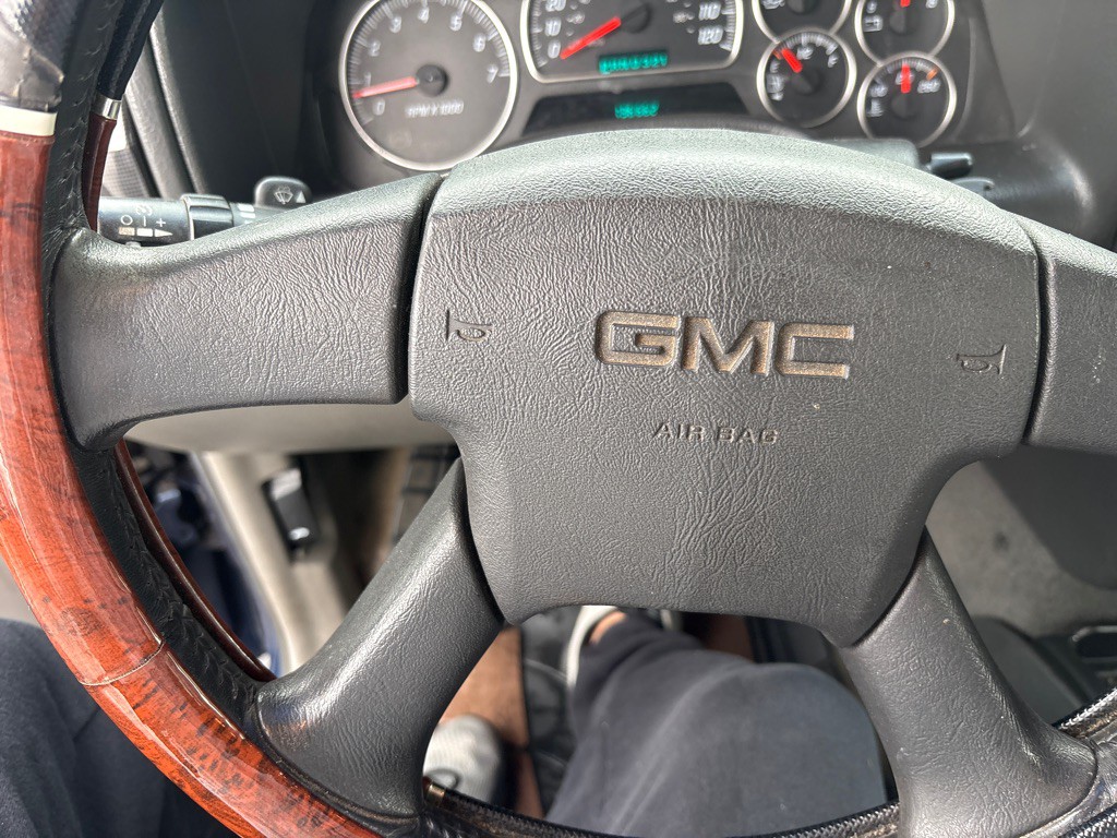 2004 GMC Envoy Image 13