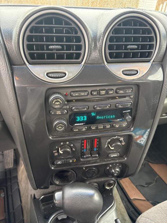 2004 GMC Envoy Image 15