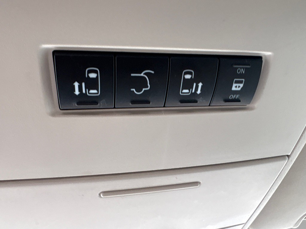 2010 Chrysler Town & Country Image 20
