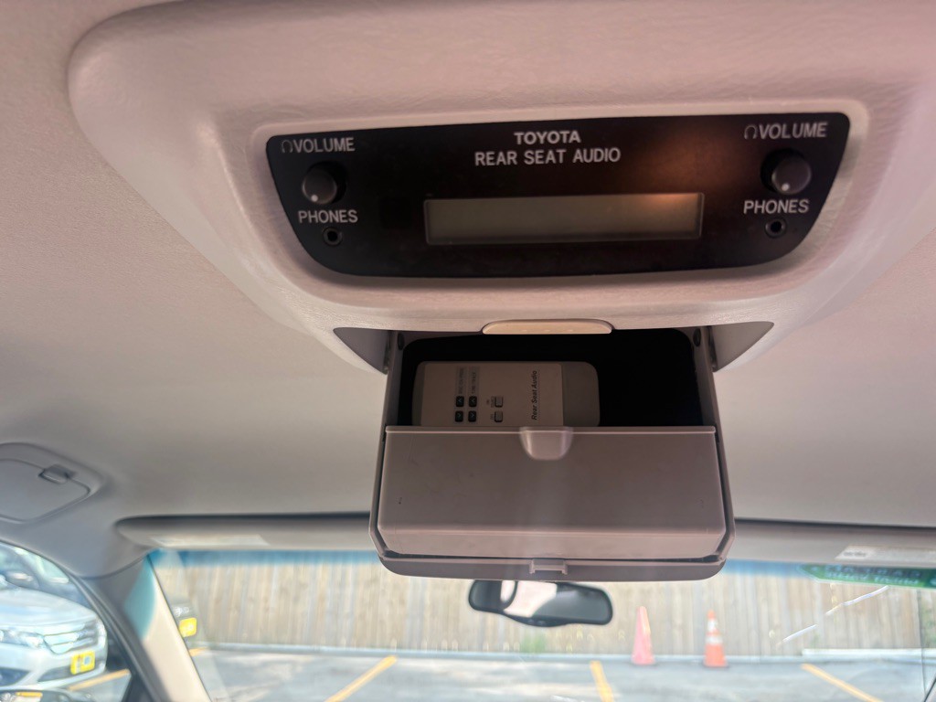 2005 Toyota Sienna Image 15
