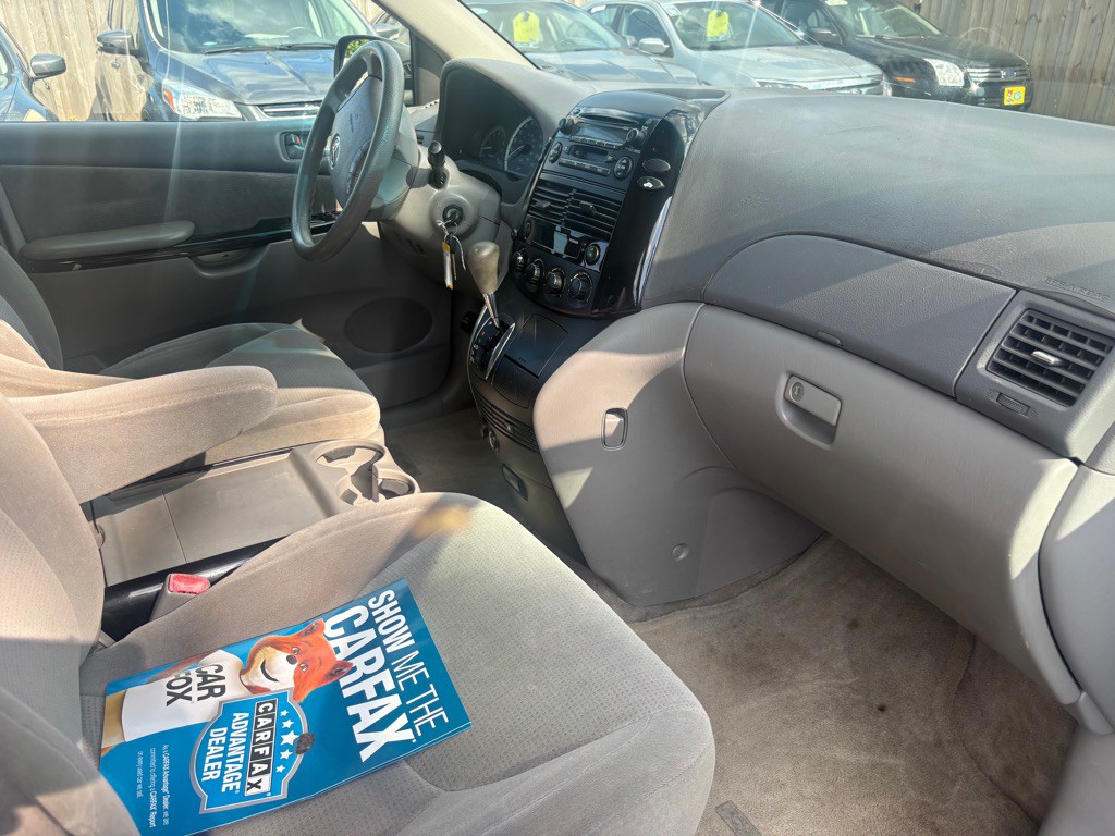 2005 Toyota Sienna Image 16
