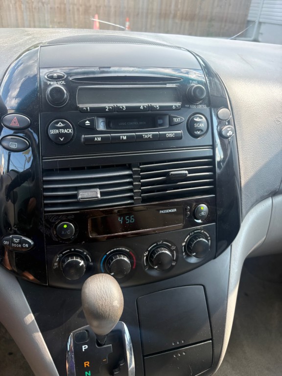 2005 Toyota Sienna Image 21
