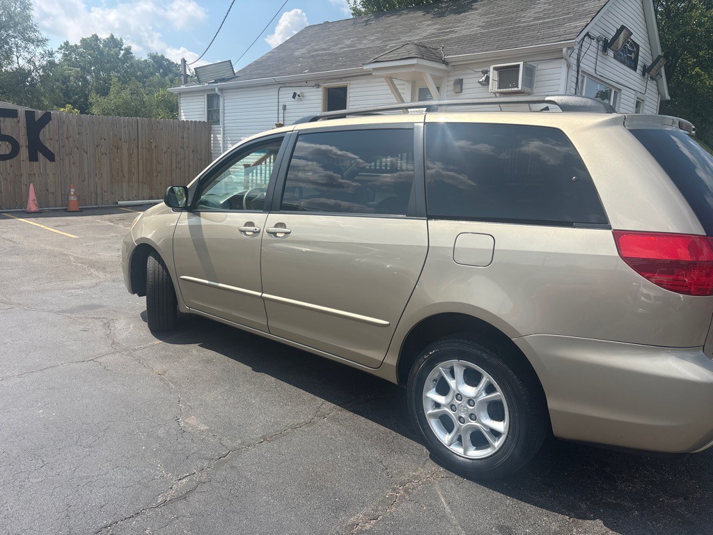 2004 Toyota Sienna Image 6
