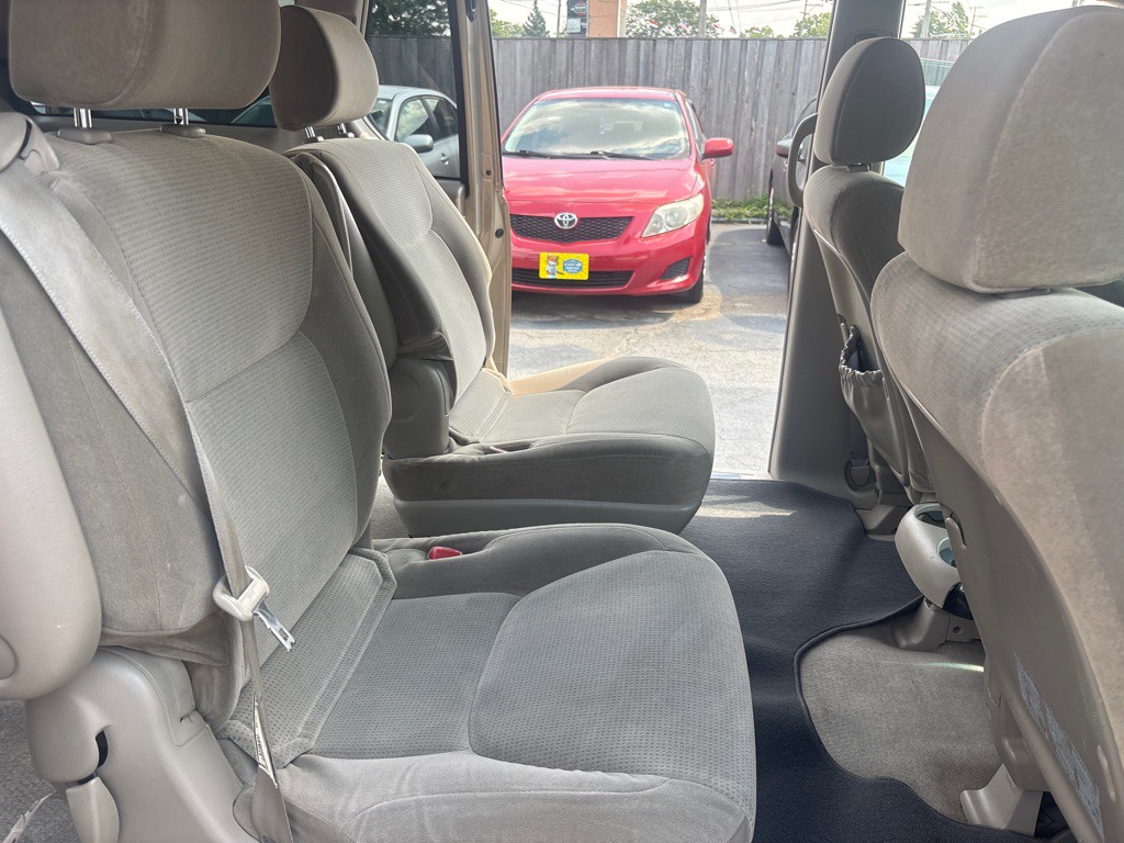 2004 Toyota Sienna Image 10