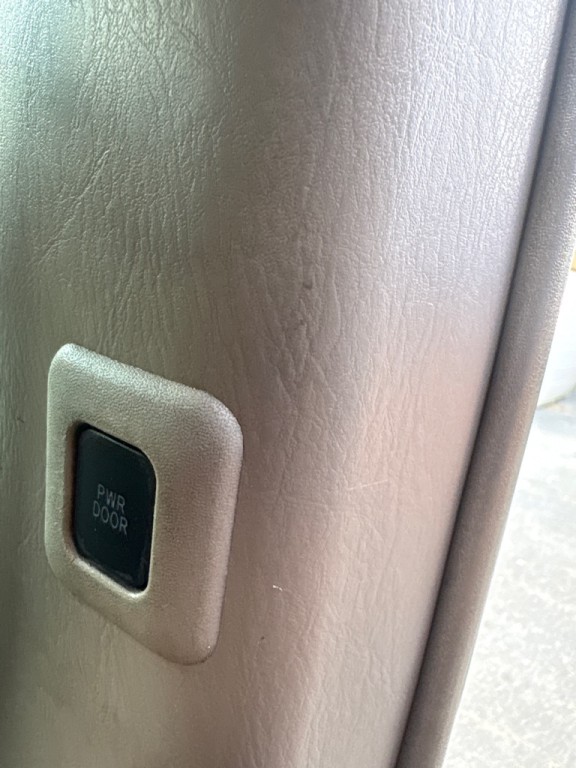 2004 Toyota Sienna Image 11