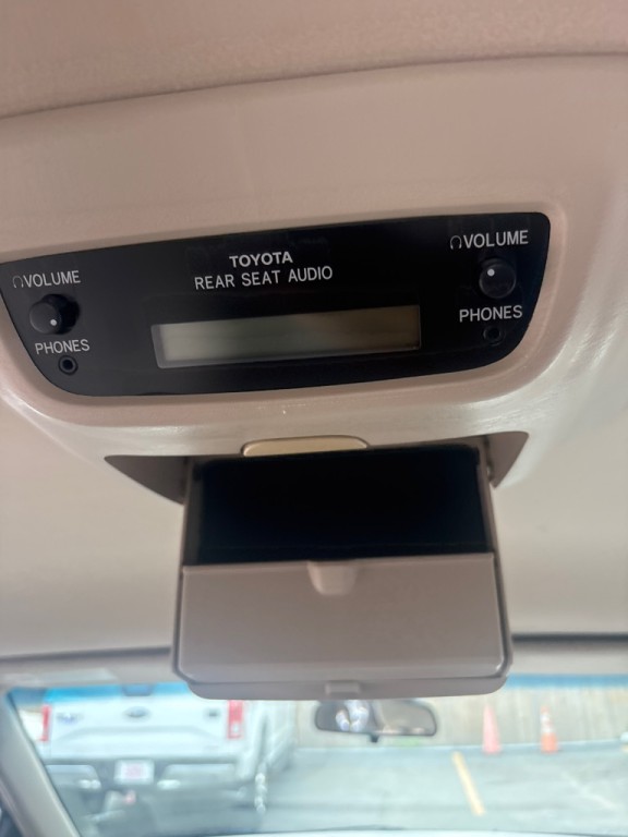 2004 Toyota Sienna Image 12