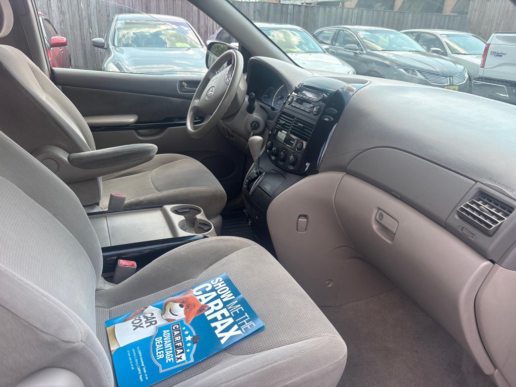2004 Toyota Sienna Image 13