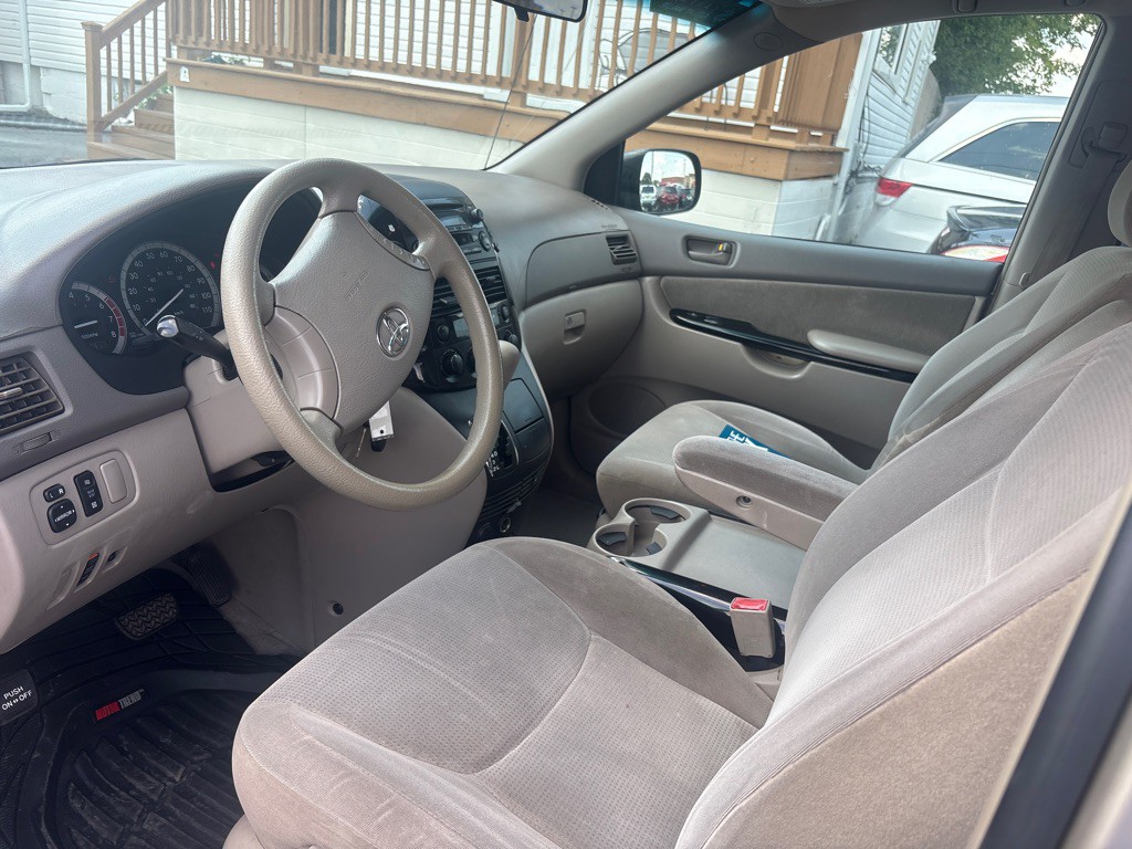 2004 Toyota Sienna Image 14