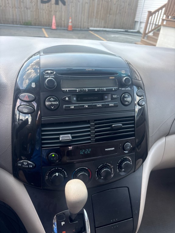 2004 Toyota Sienna Image 18