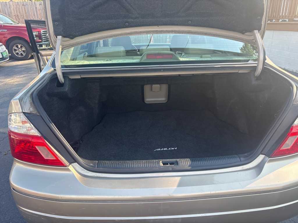 2004 Toyota Avalon Image 9