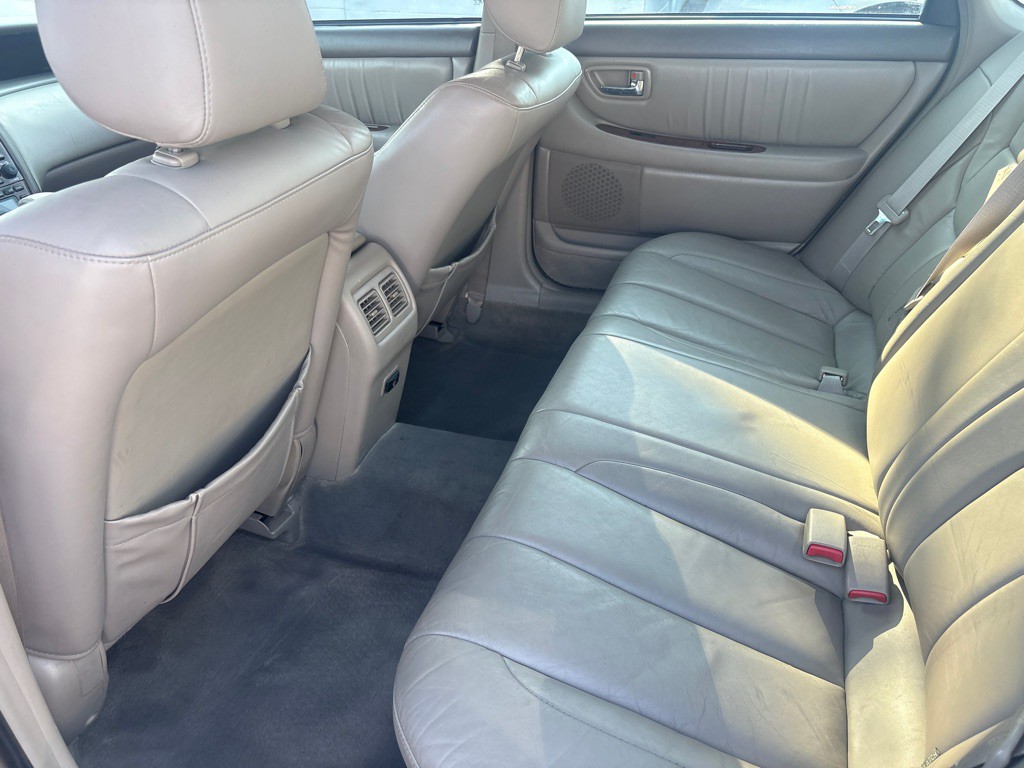 2004 Toyota Avalon Image 10