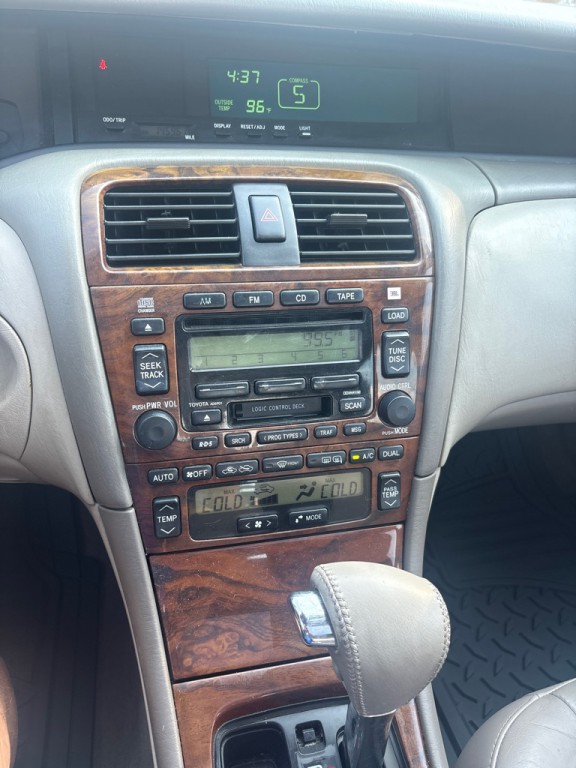 2004 Toyota Avalon Image 20