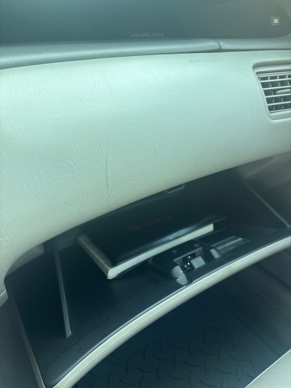 2004 Toyota Avalon Image 21