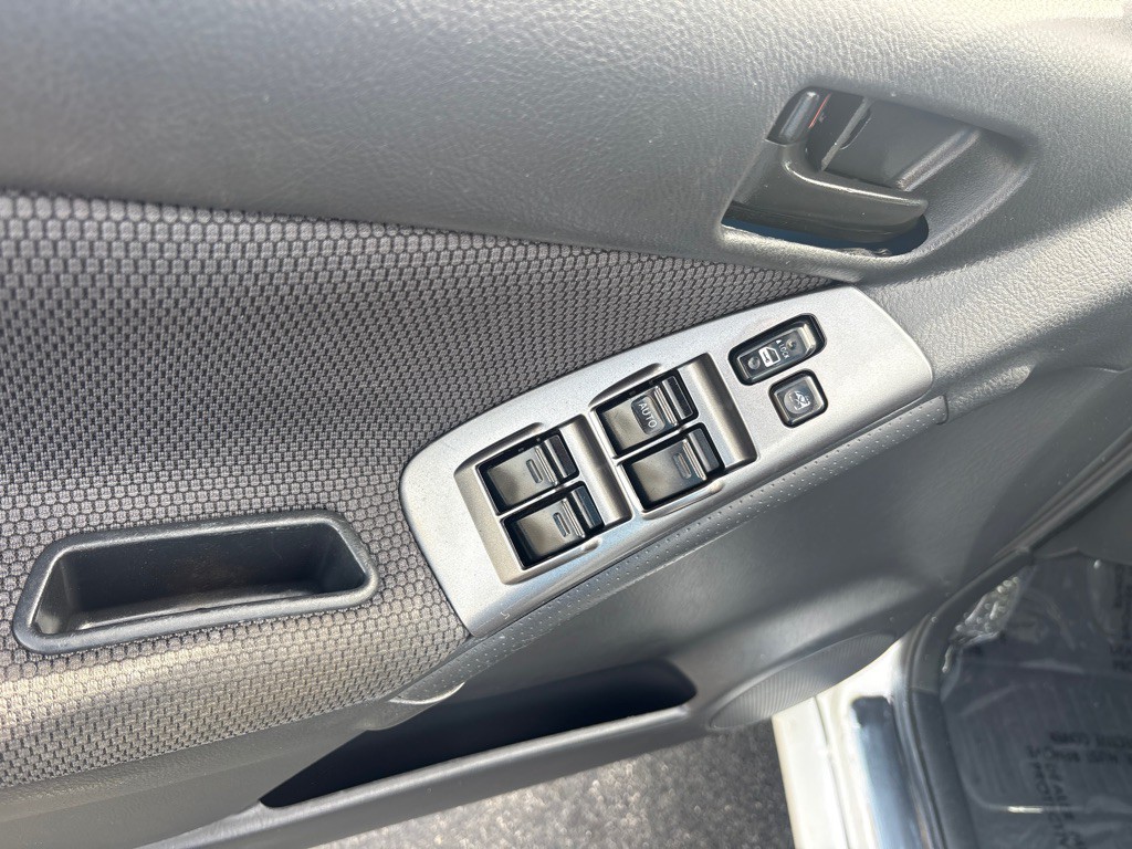 2005 Pontiac Vibe Image 16