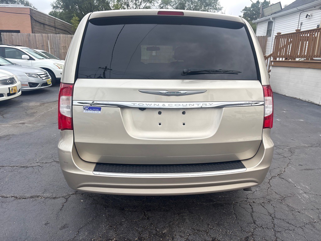 2015 Chrysler Town & Country Image 5