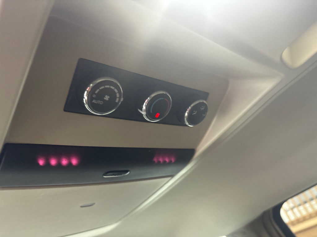 2015 Chrysler Town & Country Image 16