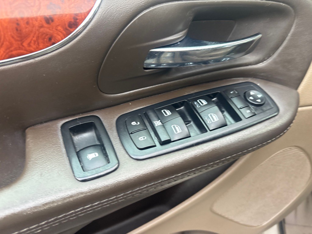 2015 Chrysler Town & Country Image 20