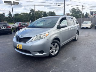 Image for 2012 Toyota Sienna LE ID: 7673086