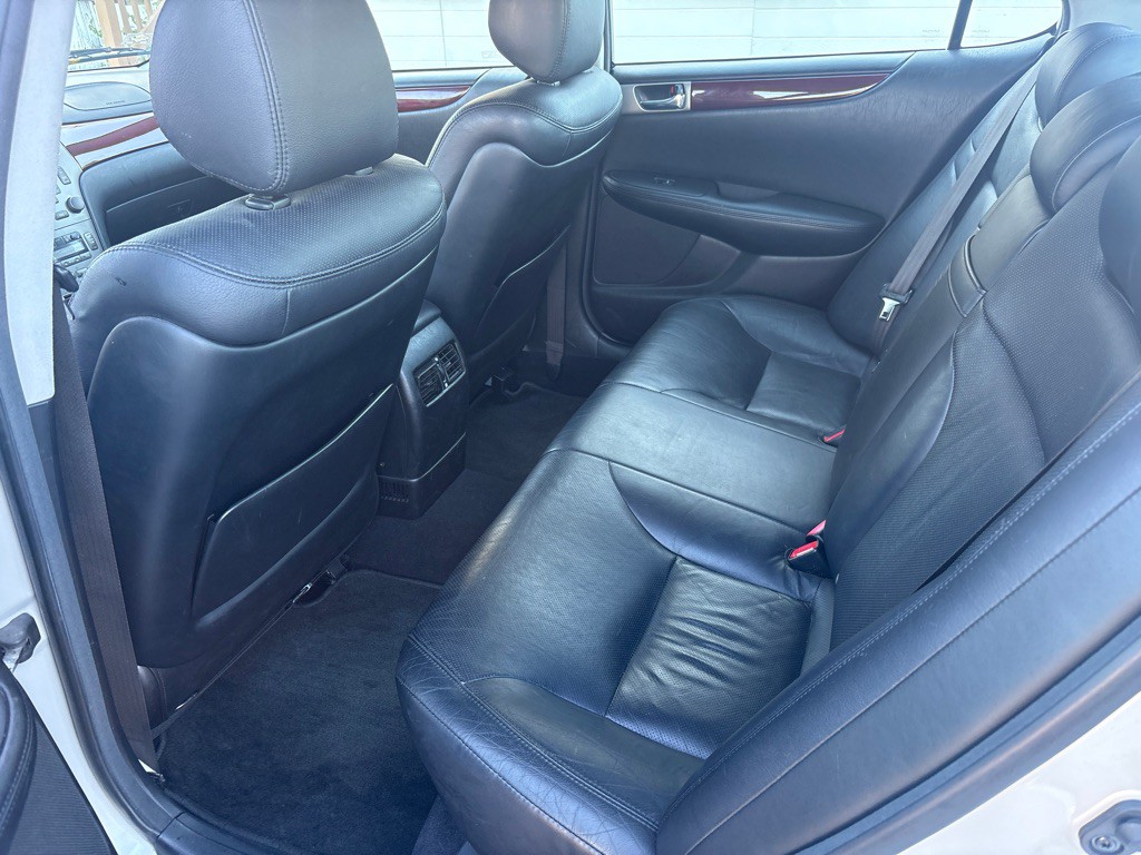 2005 Lexus ES Image 8