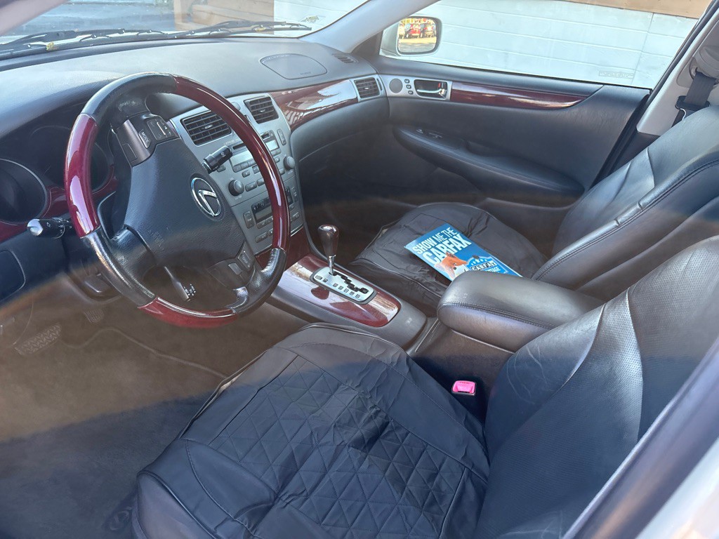 2005 Lexus ES Image 12