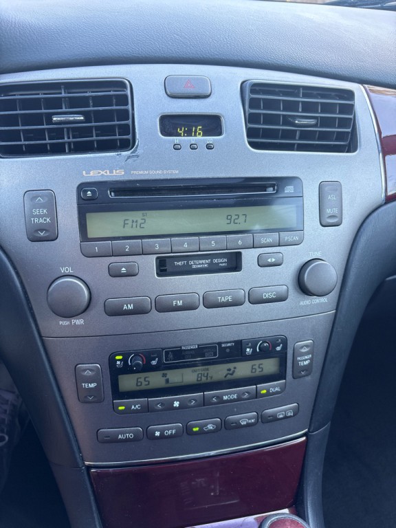 2005 Lexus ES Image 18