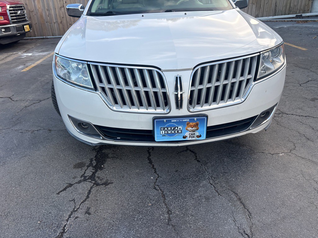2011 Lincoln MKZ Image 2