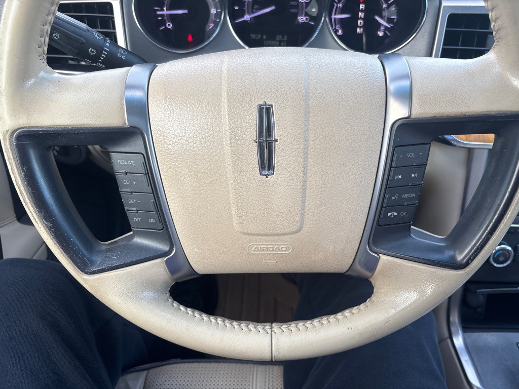 2011 Lincoln MKZ Image 21