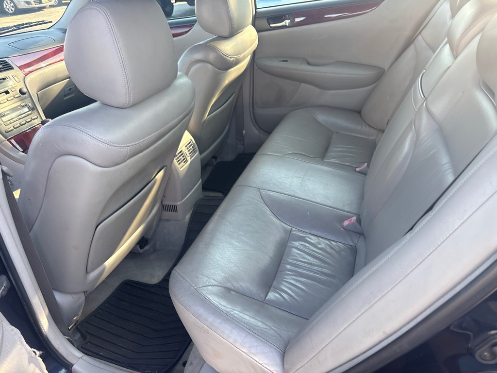 2003 Lexus ES Image 9