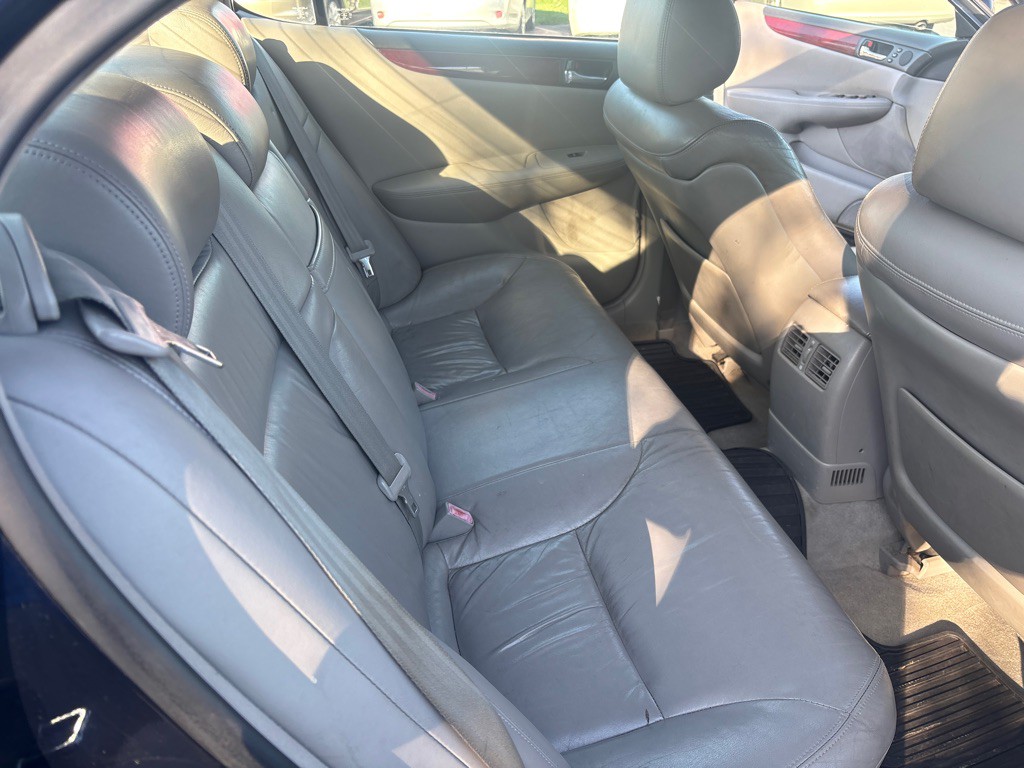 2003 Lexus ES Image 10