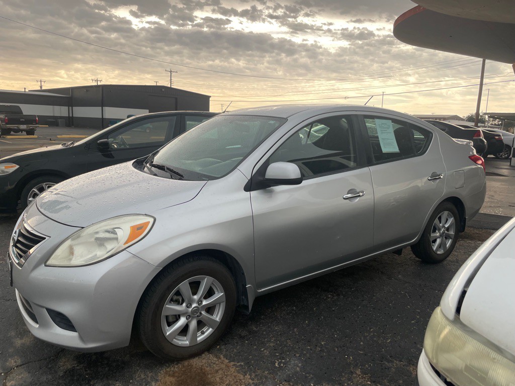 2014 Nissan Versa Image 1