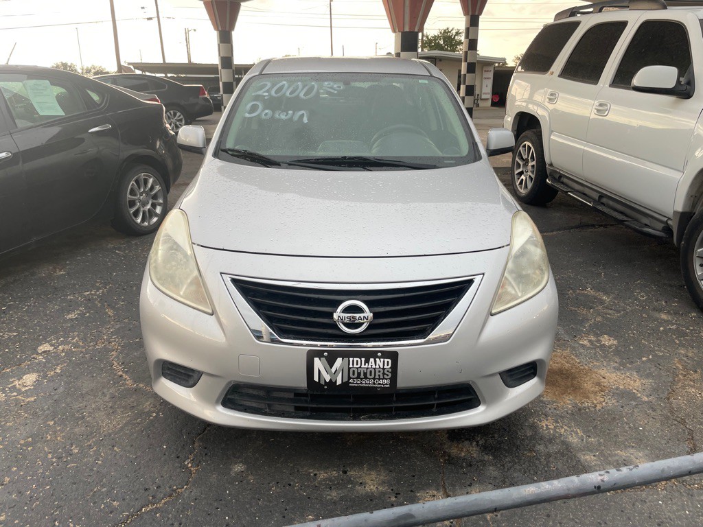2014 Nissan Versa Image 2