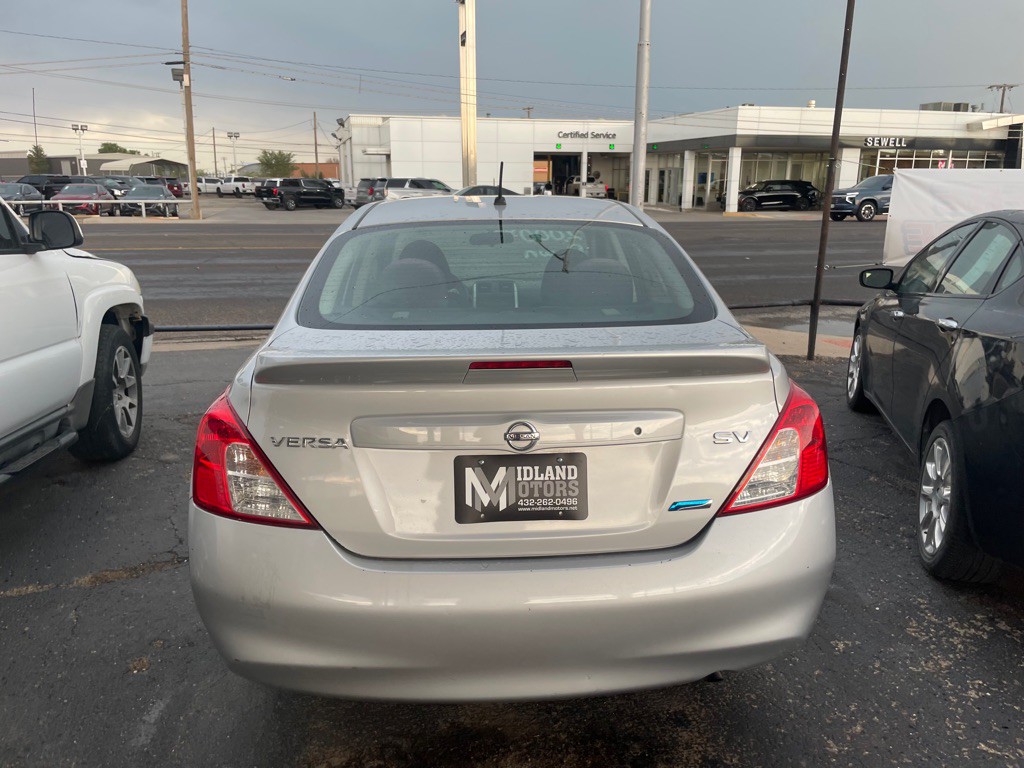 2014 Nissan Versa Image 3