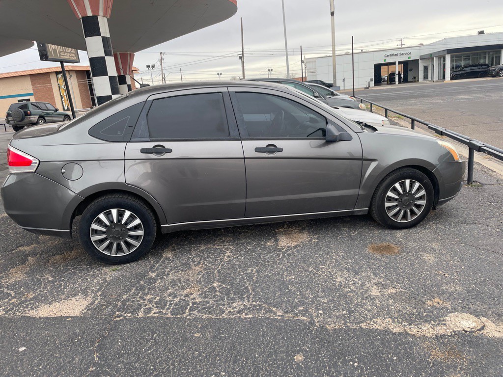 2010 Ford Focus Image 2