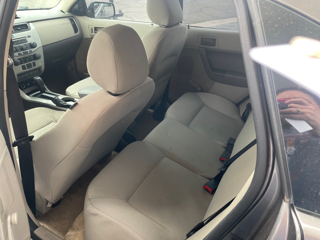 2010 Ford Focus Image 4