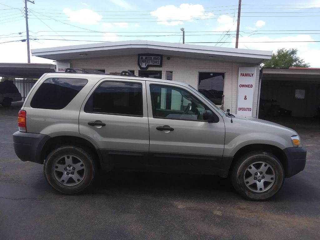 2005 Ford Escape Image 2