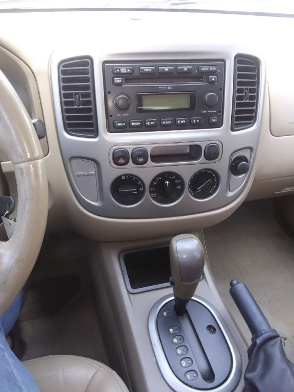 2005 Ford Escape Image 6