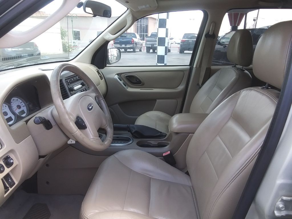 2005 Ford Escape Image 12
