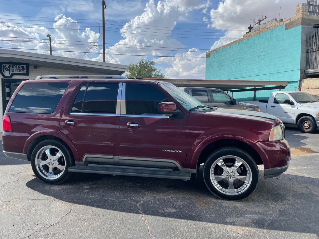 2004 Lincoln Navigator Image 2