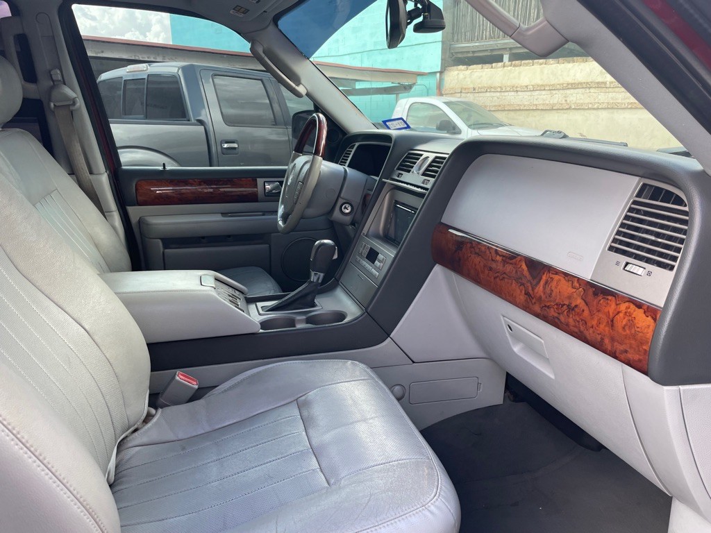 2004 Lincoln Navigator Image 6