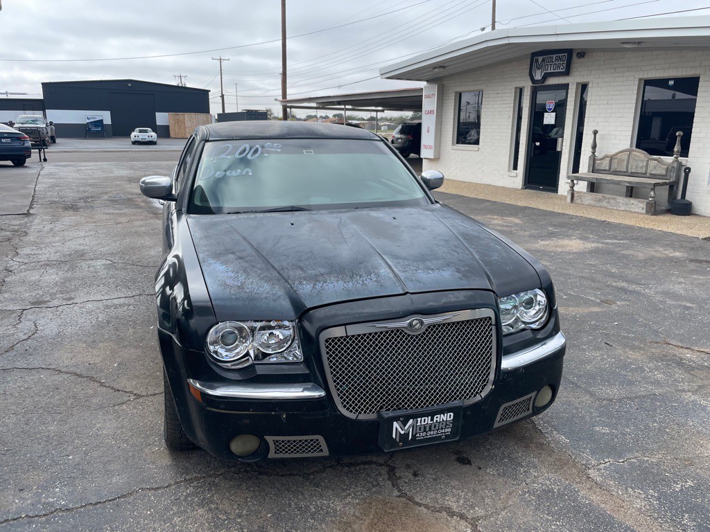 2005 Chrysler 300 Image 3