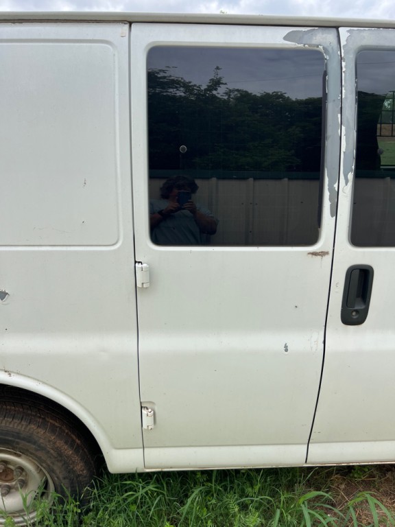 1999 Chevrolet Express Image 5