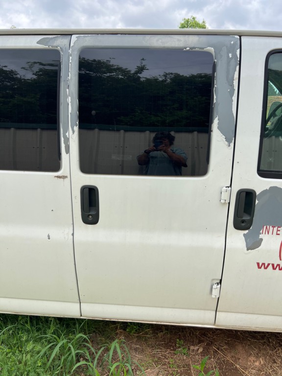 1999 Chevrolet Express Image 6