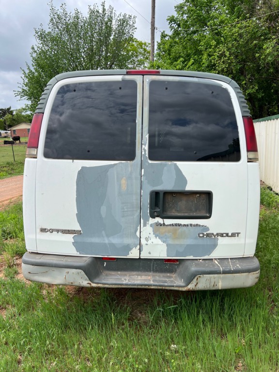 1999 Chevrolet Express Image 8