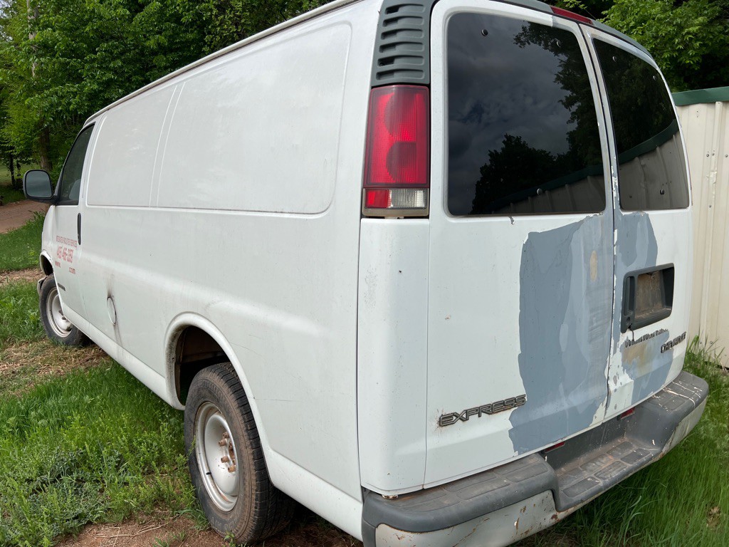 1999 Chevrolet Express Image 9